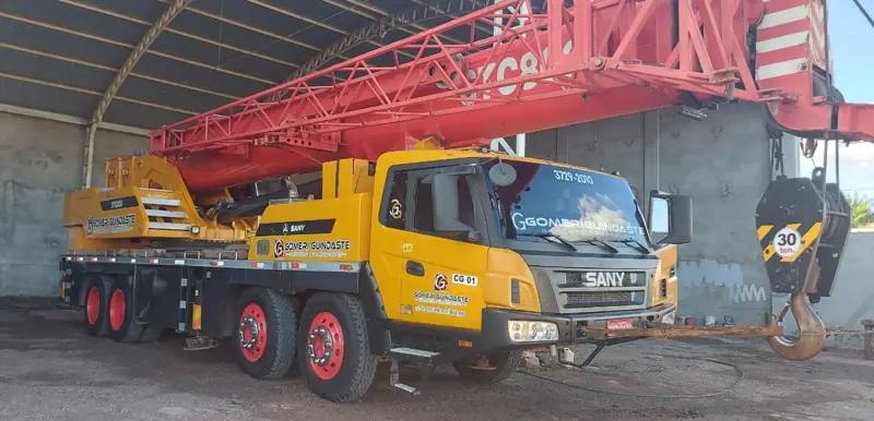 Gomeri mobile crane at the base