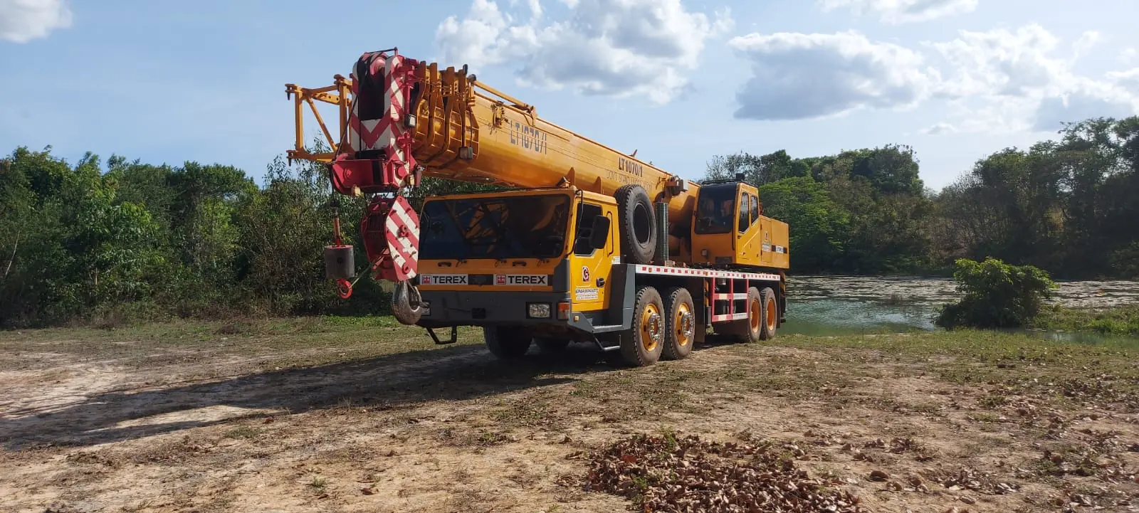 Gomeri mobile crane on site