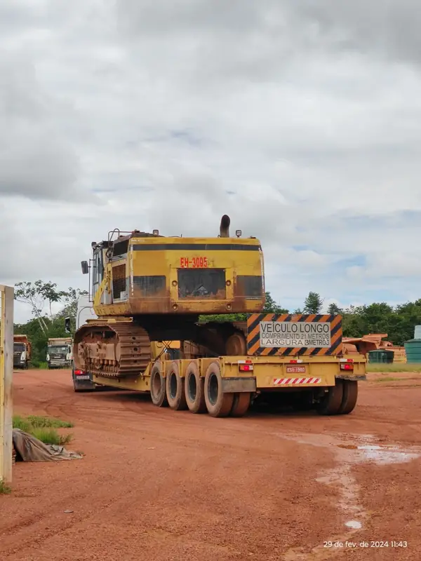 Excavator loaded on a Gomeri lowboy trailer